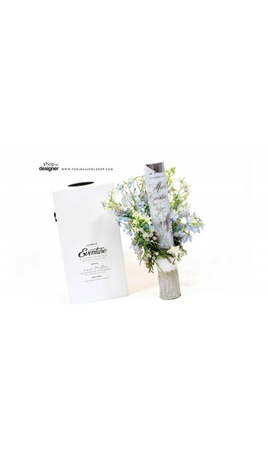 Lumanare botez scurta cu flori naturale delphinium si folie argintie personalizata 11